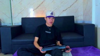 Addulth_friends Live Image