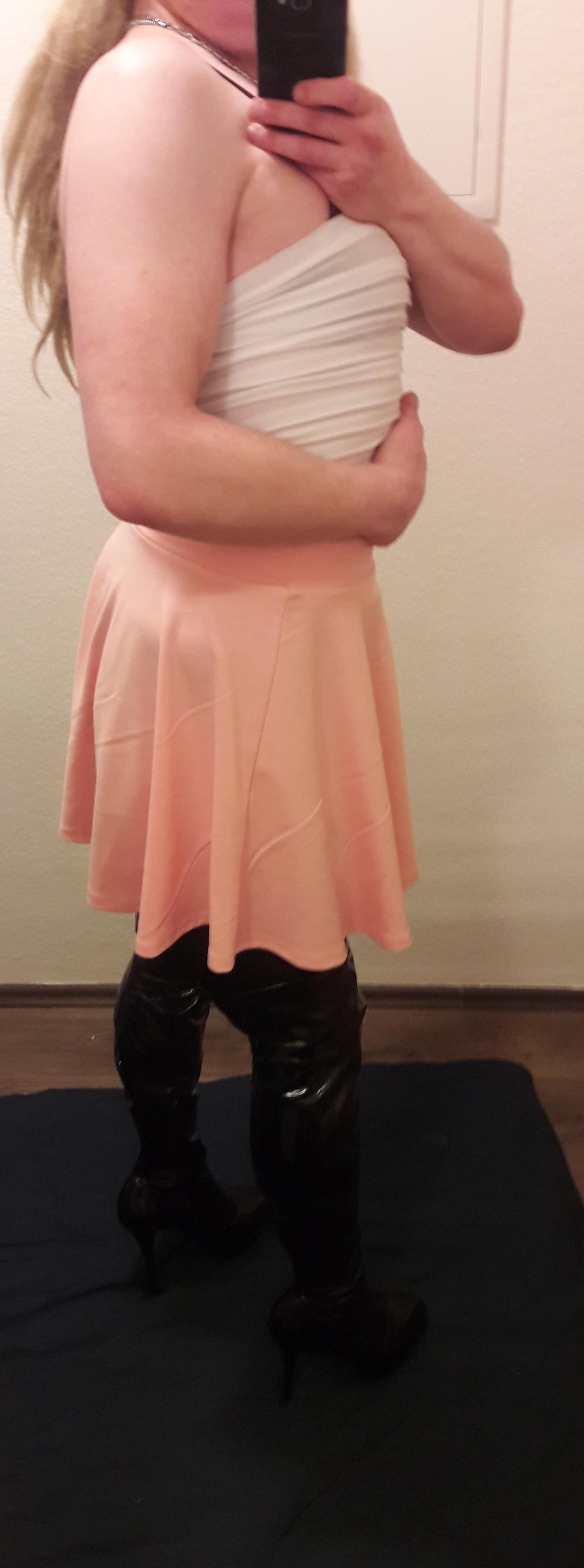 Crosdresssandra Live Image