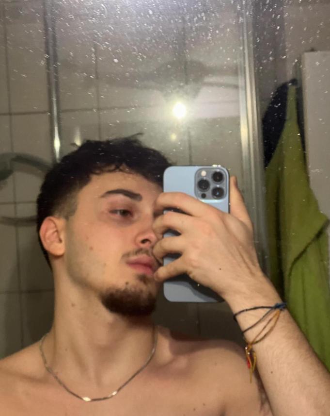 Hank_04 Live Image