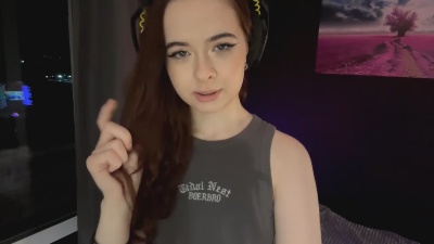 LiviaApley Live Image