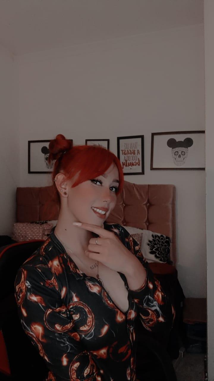 Skarlet_Adams Live Image