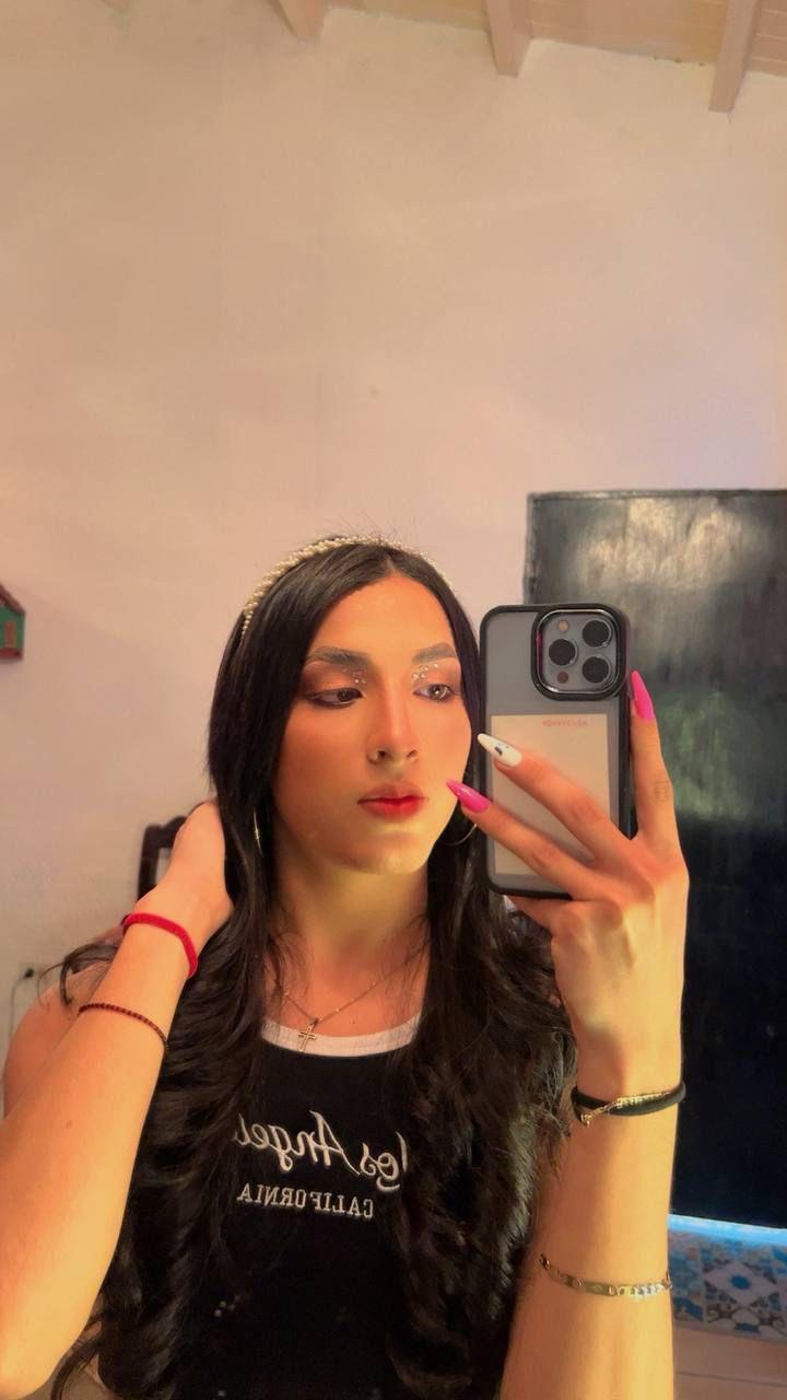 charolbruce_1 Live Image