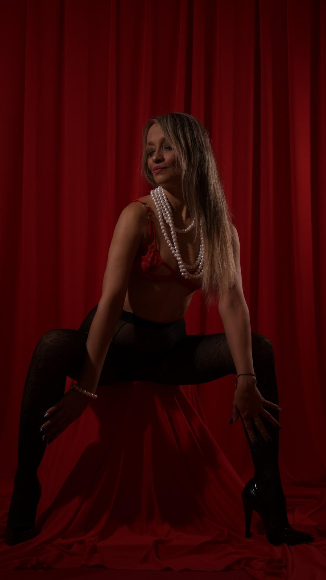 emma_collson