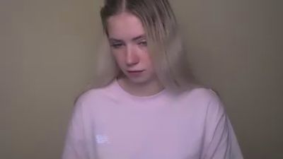 AliceMeaww_ live from United States