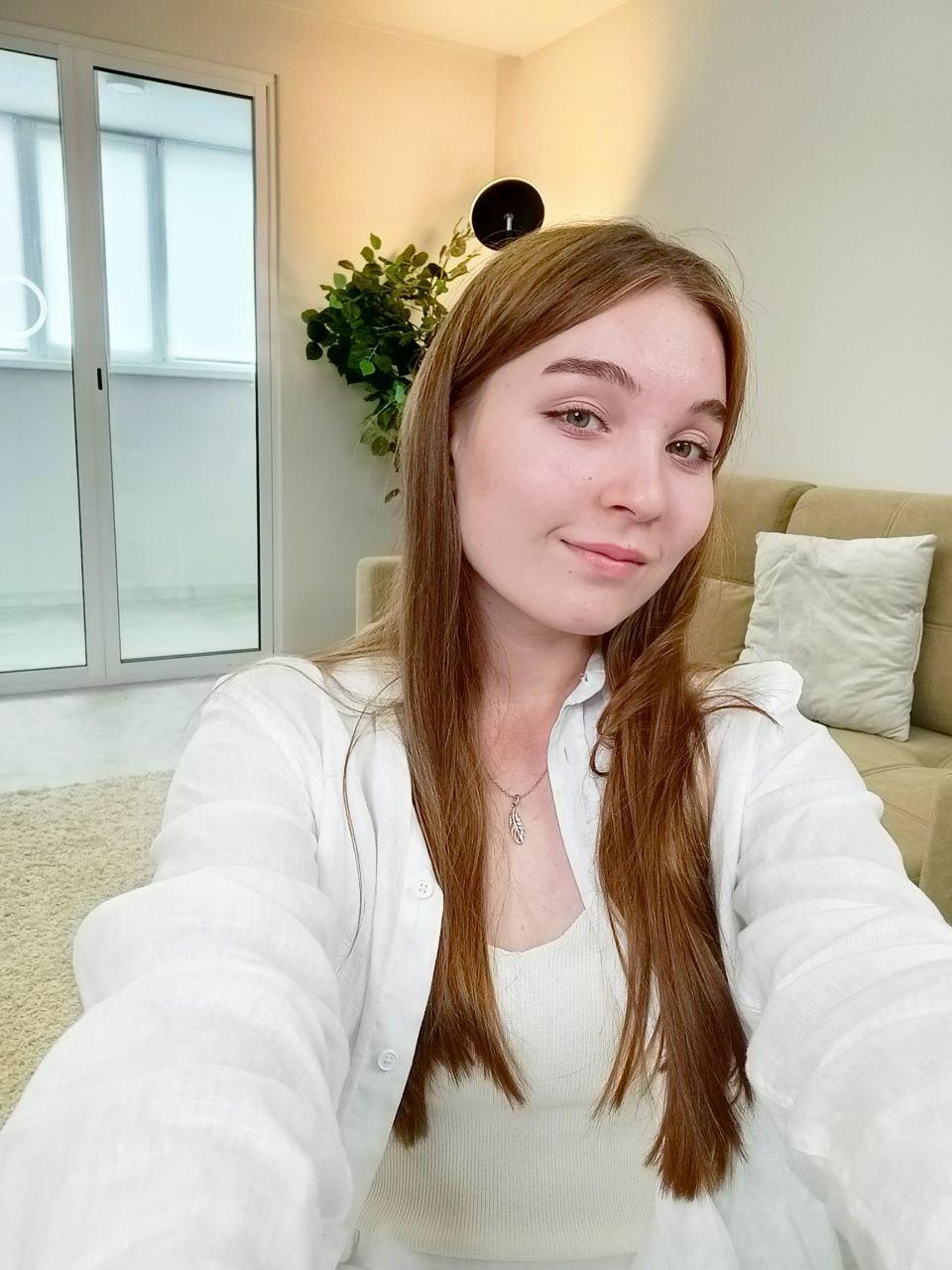 AlodieFitt live from France