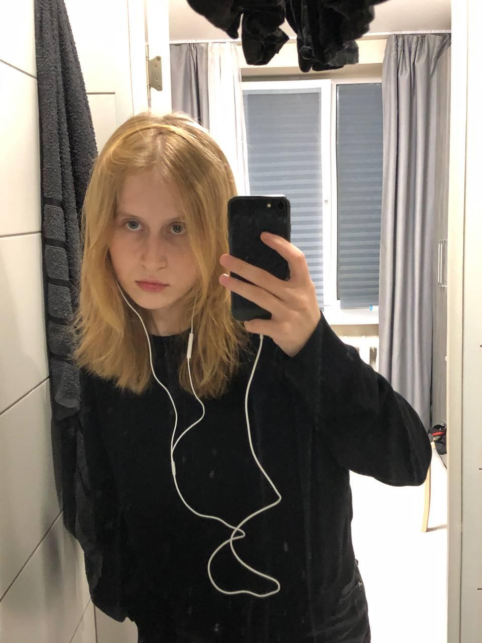 DeniseFontan live from France