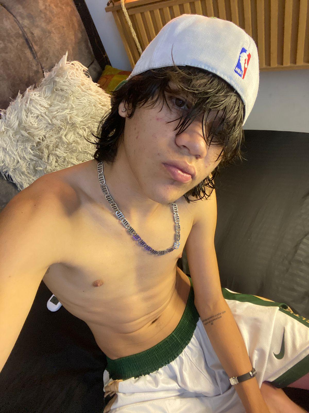 Diamante_twink live from United States