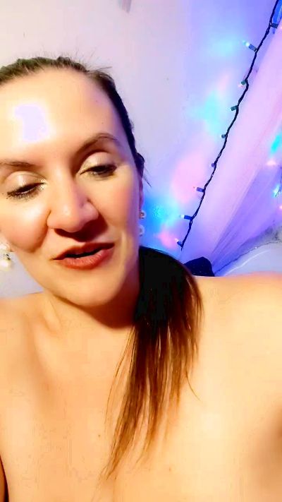 Easy_Briezy20 live from United States