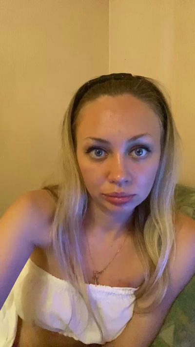 EmillyaW live from Netherlands