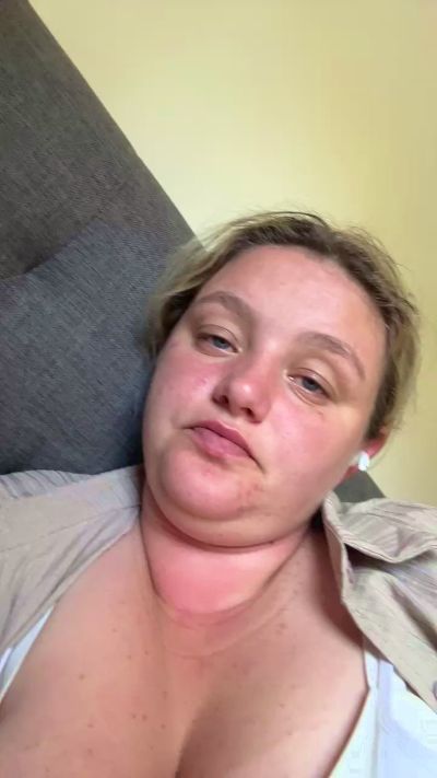 Kaylee98567 live from United Kingdom