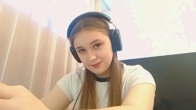 LeslieSignaigo live from France