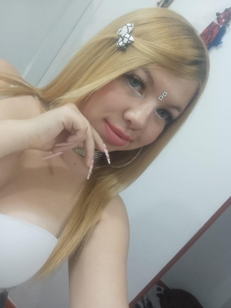 Lola_starx live from Colombia