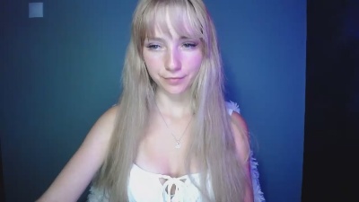 LuciaAdorable live from United Kingdom