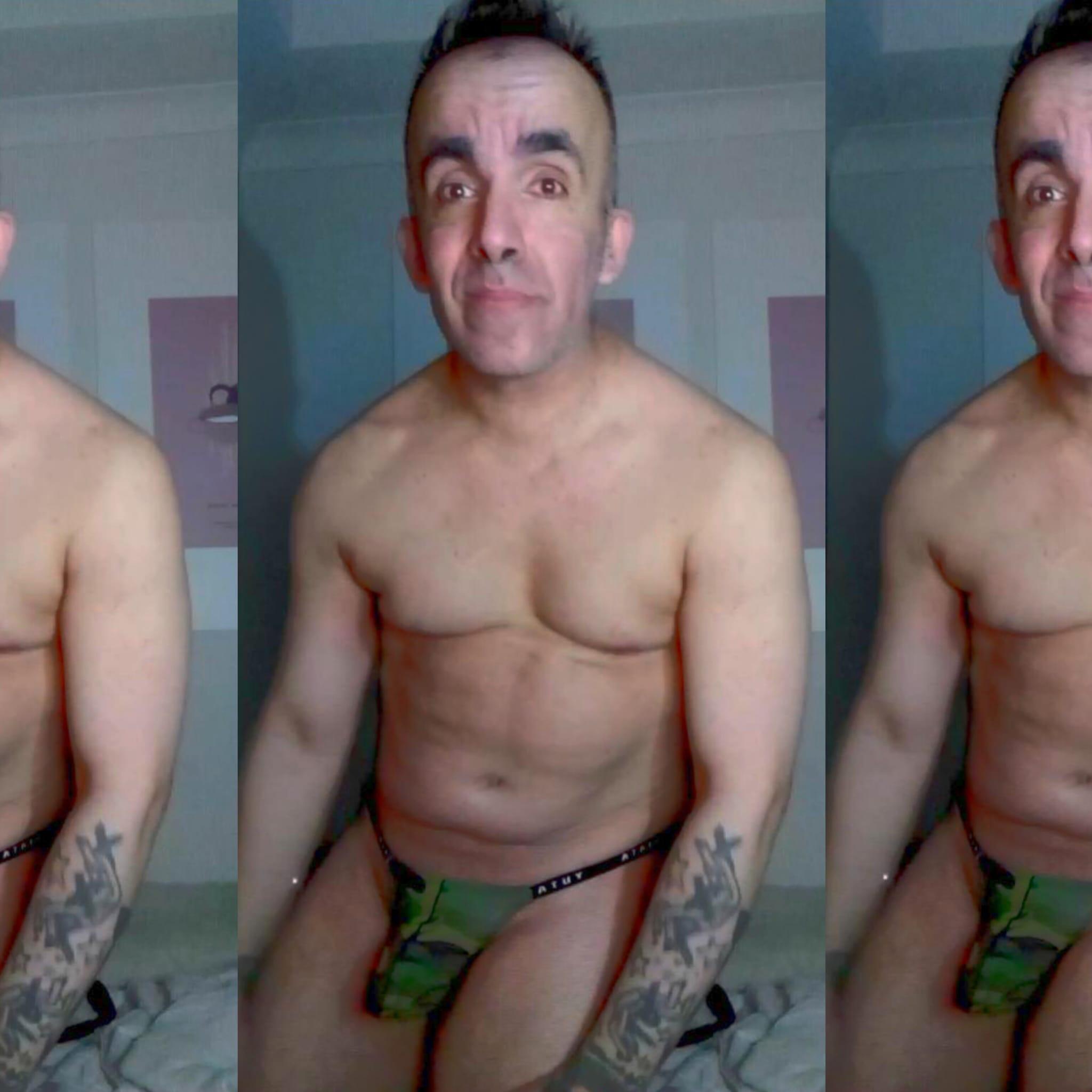 Miketelxxx live from United Kingdom