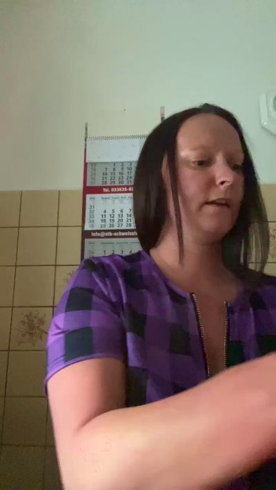 Nadine1990 live from Germany