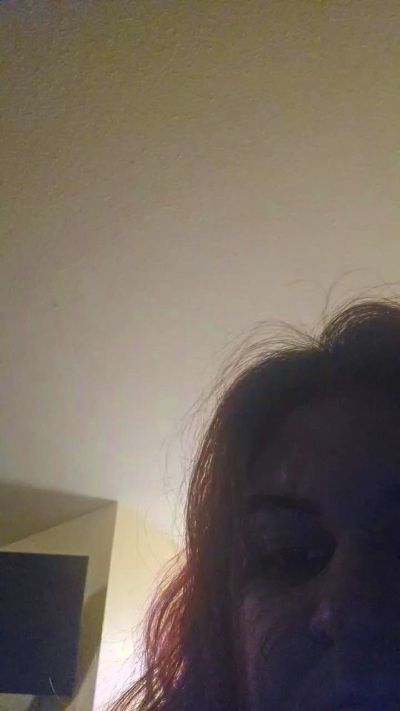 Resinlady89 live from Canada