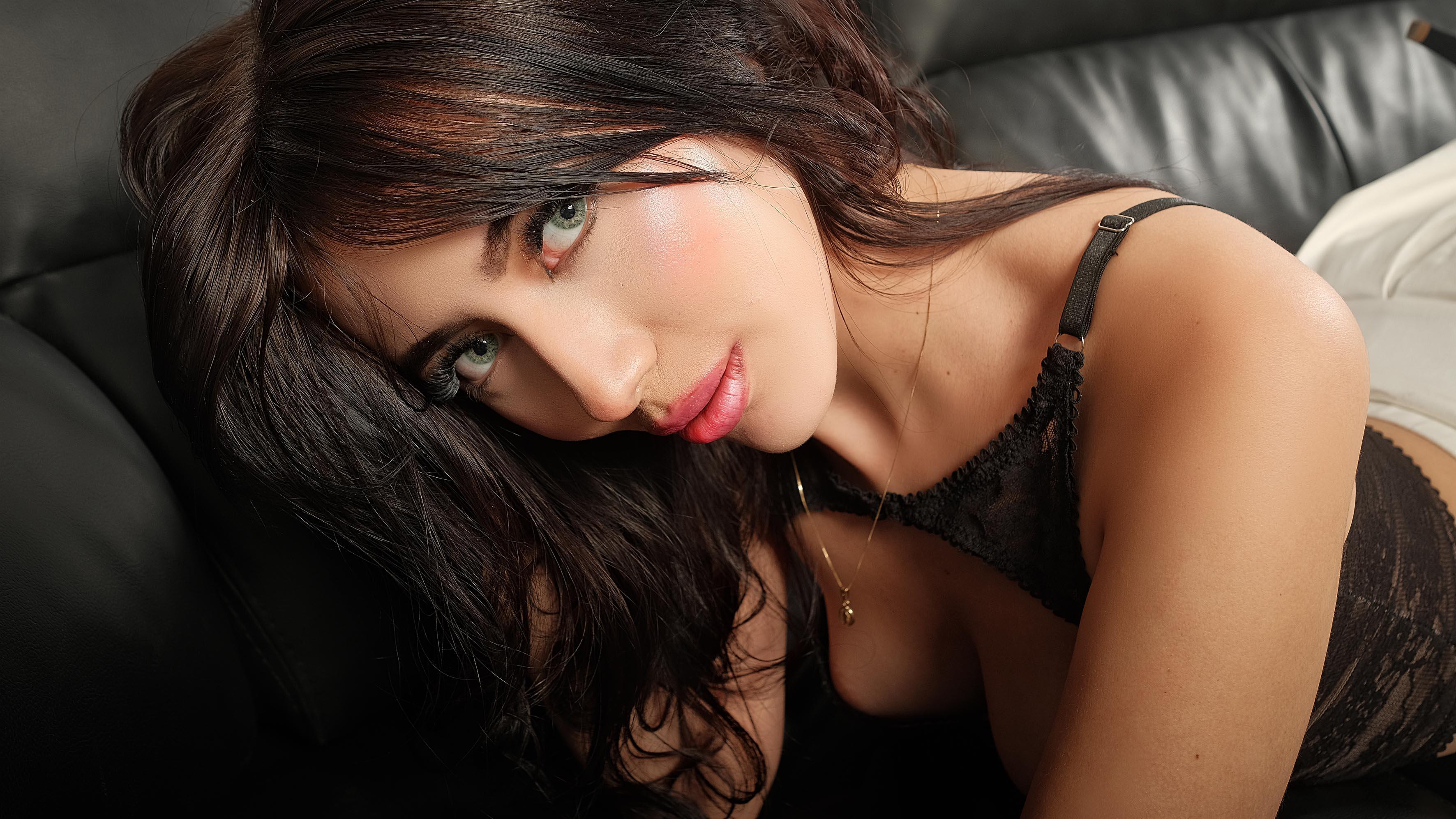 Valeska_Zuev live from United States
