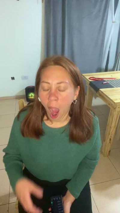 Velvetstefania live from Argentina