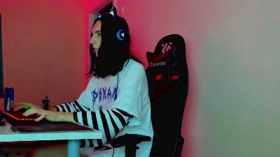 Young_nymph live from United States