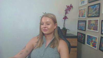 erica_forever live from United Kingdom