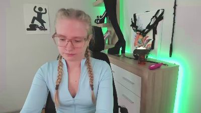 hottieNancy live from United Kingdom