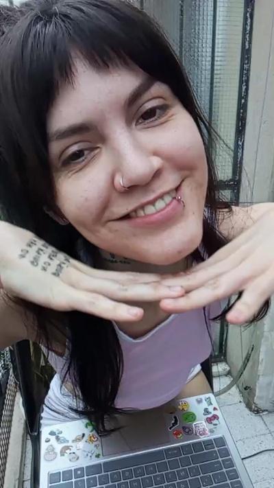 miapink33 live from Argentina
