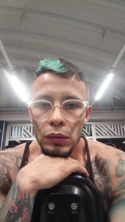 sebastian_horny live from Colombia