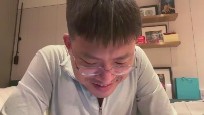 seeker_holt live from Hong Kong SAR China